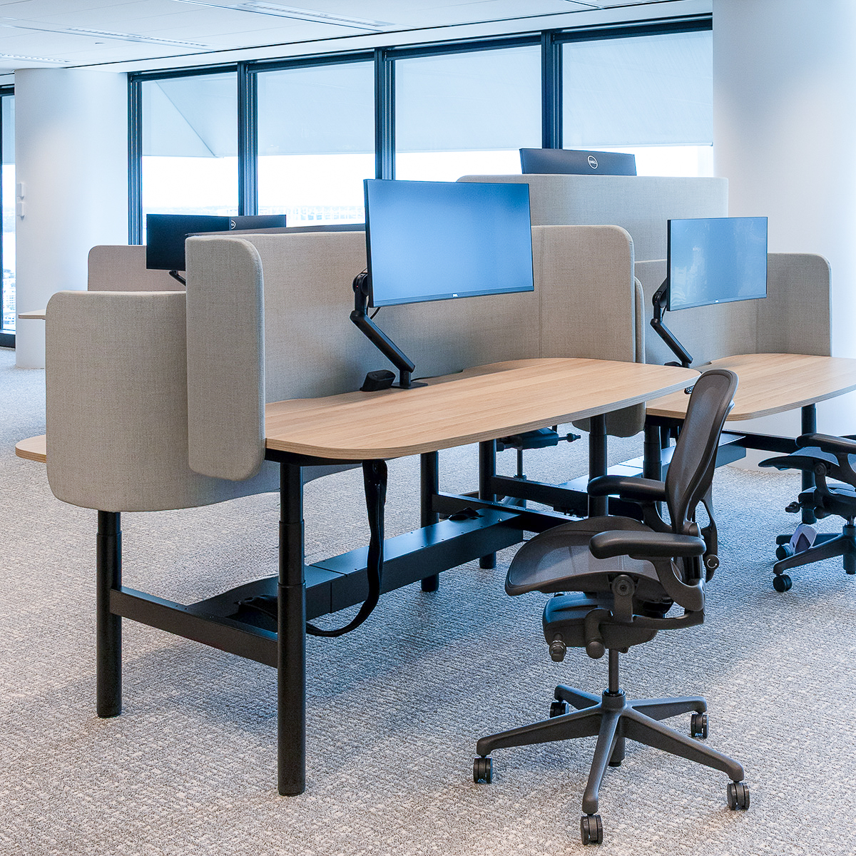 being-workstation-round-photo-11