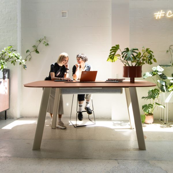 OBLONG Table